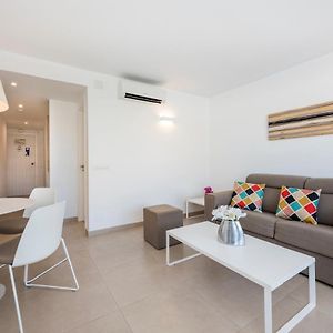 Deluxe One-Bedroom Apartment